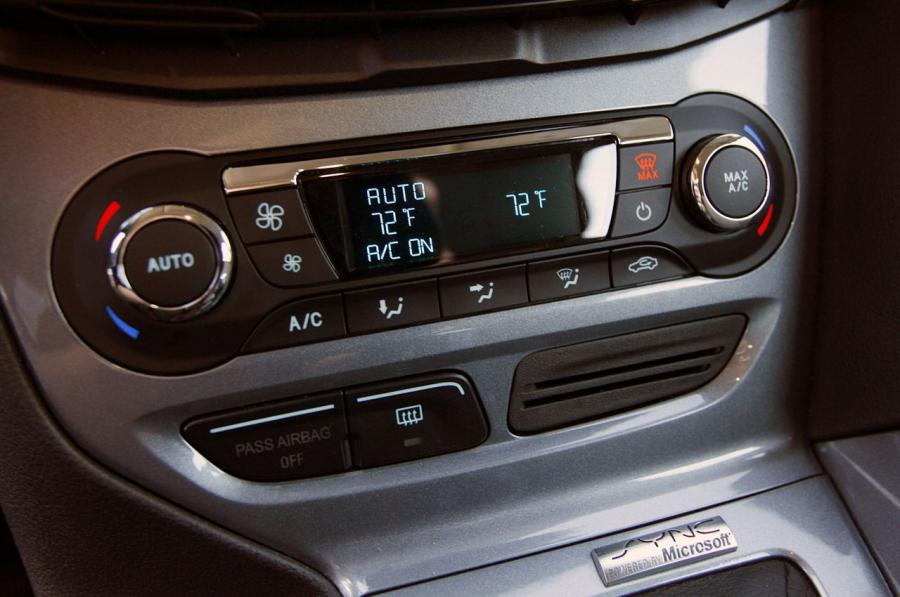  Ford Focus 2012 года  (фото 12 из 62)